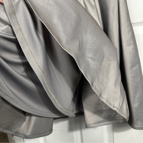 Tadashi Shoji knee length dress, silver, heavily embellished on top, sz 4 - Picture 10 of 13